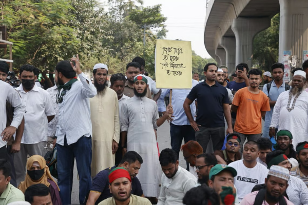 “শাহবাগ বন্ধের প্রতিবাদে হাসনাতের আহ্বান: অন্যান্য মহাসড়ক খোলা রাখুন”